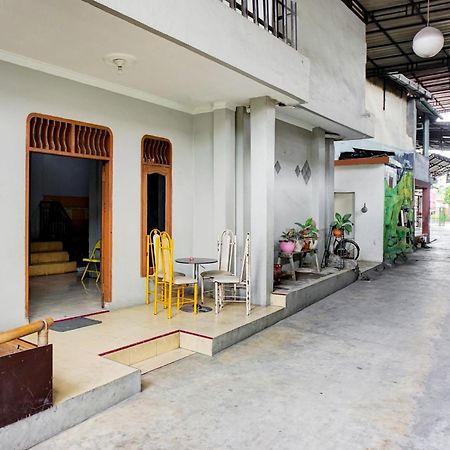 Oyo 93071 Home Stay Kembar Syariah Binjai Esterno foto
